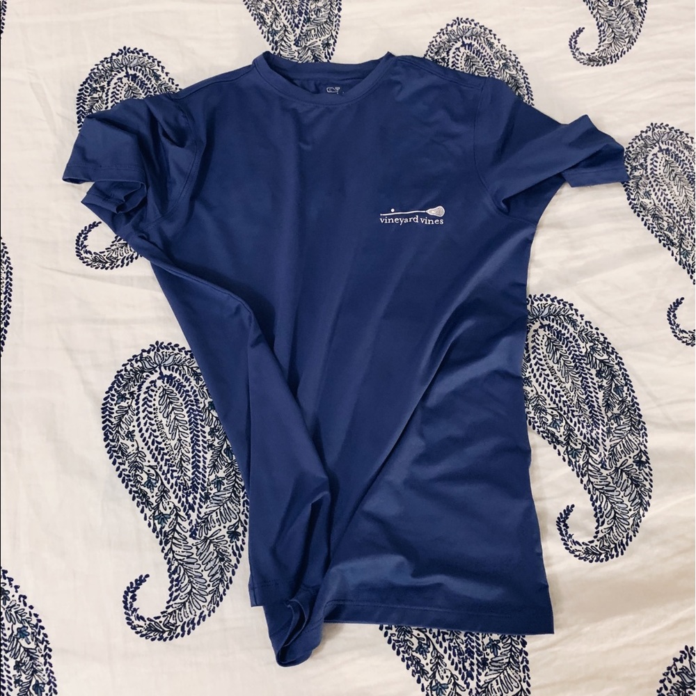 Vineyard vines t shirt